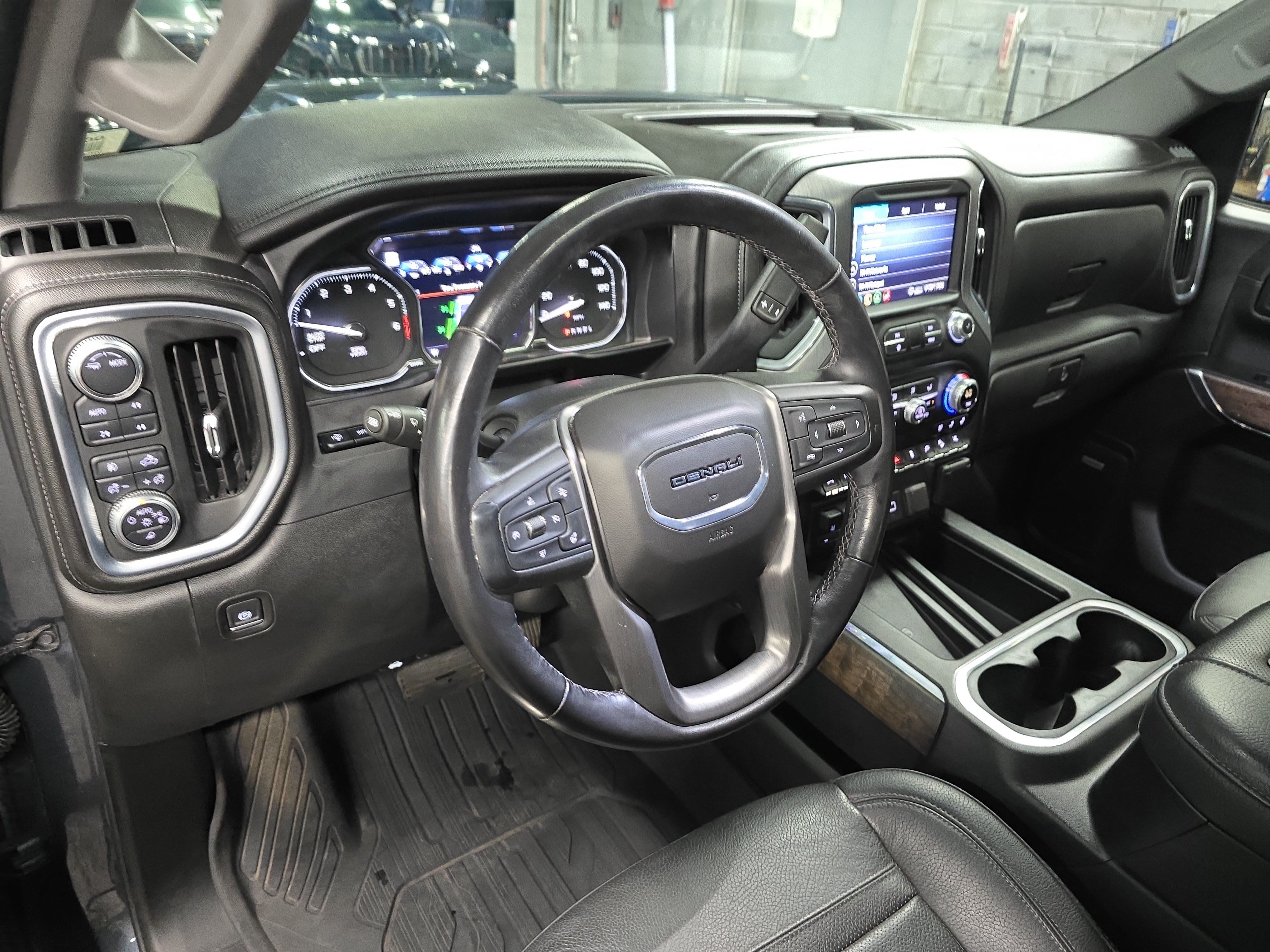 Used 2020 GMC Sierra 1500 Denali w/ Denali Ultimate Package AWD/4WD image 17