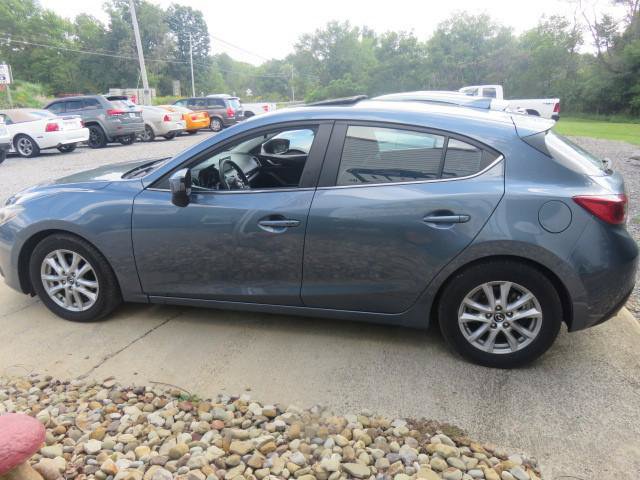 Used 2016 MAZDA MAZDA3 i Touring w/ Popular Equipment Package FWD image 4
