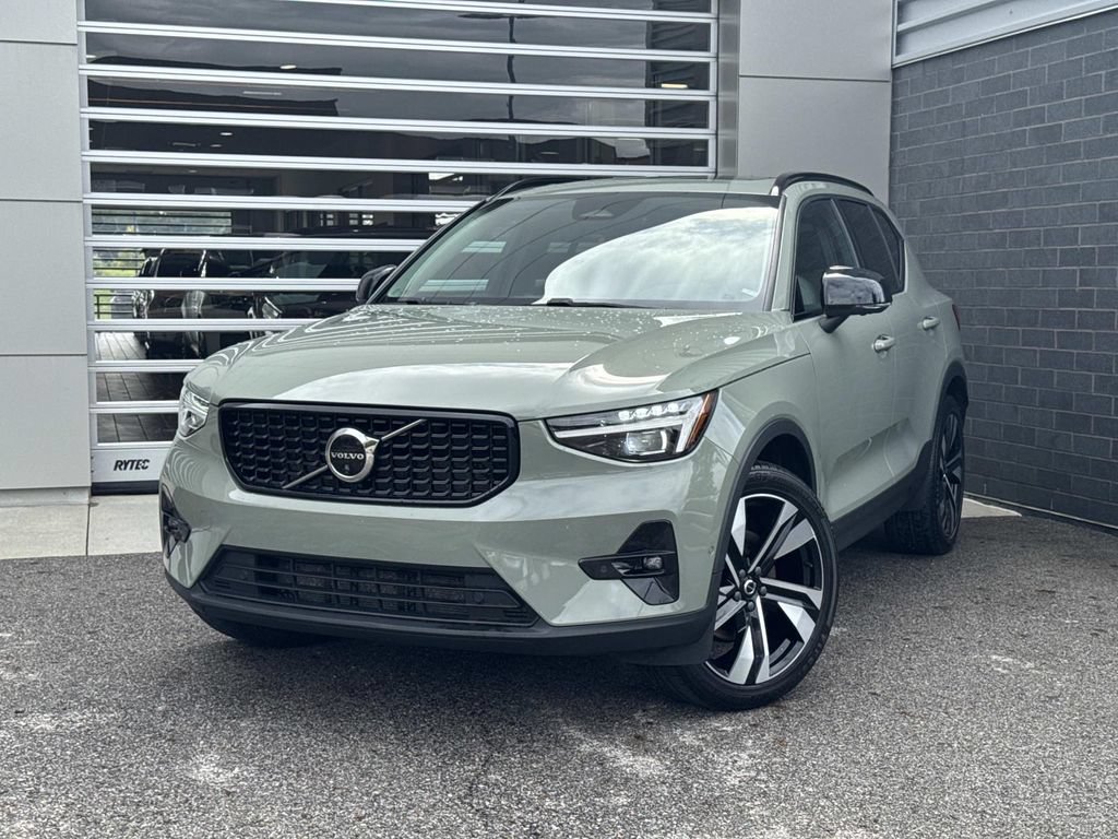 Used 2023 Volvo XC40 B5 Ultimate w/ Climate Package