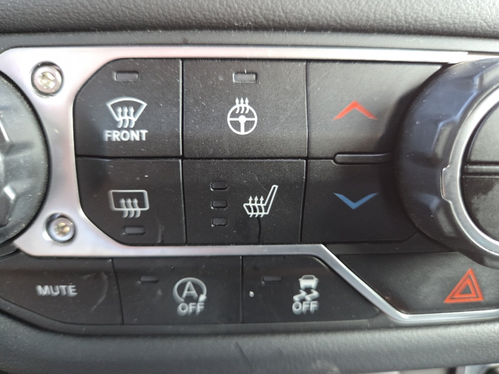 Used 2024 Jeep Wrangler Unlimited Sahara w/ Safety Group AWD/4WD image 4