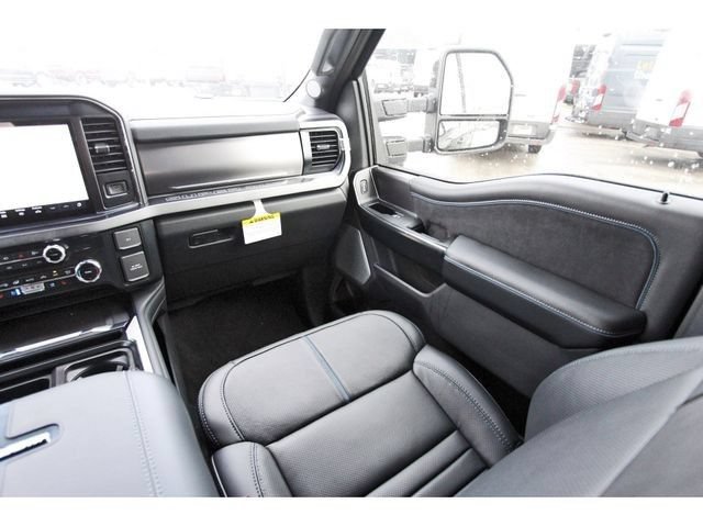 New 2026 Ford F250 Platinum w/ FX4 Off-Road Package AWD/4WD image 9