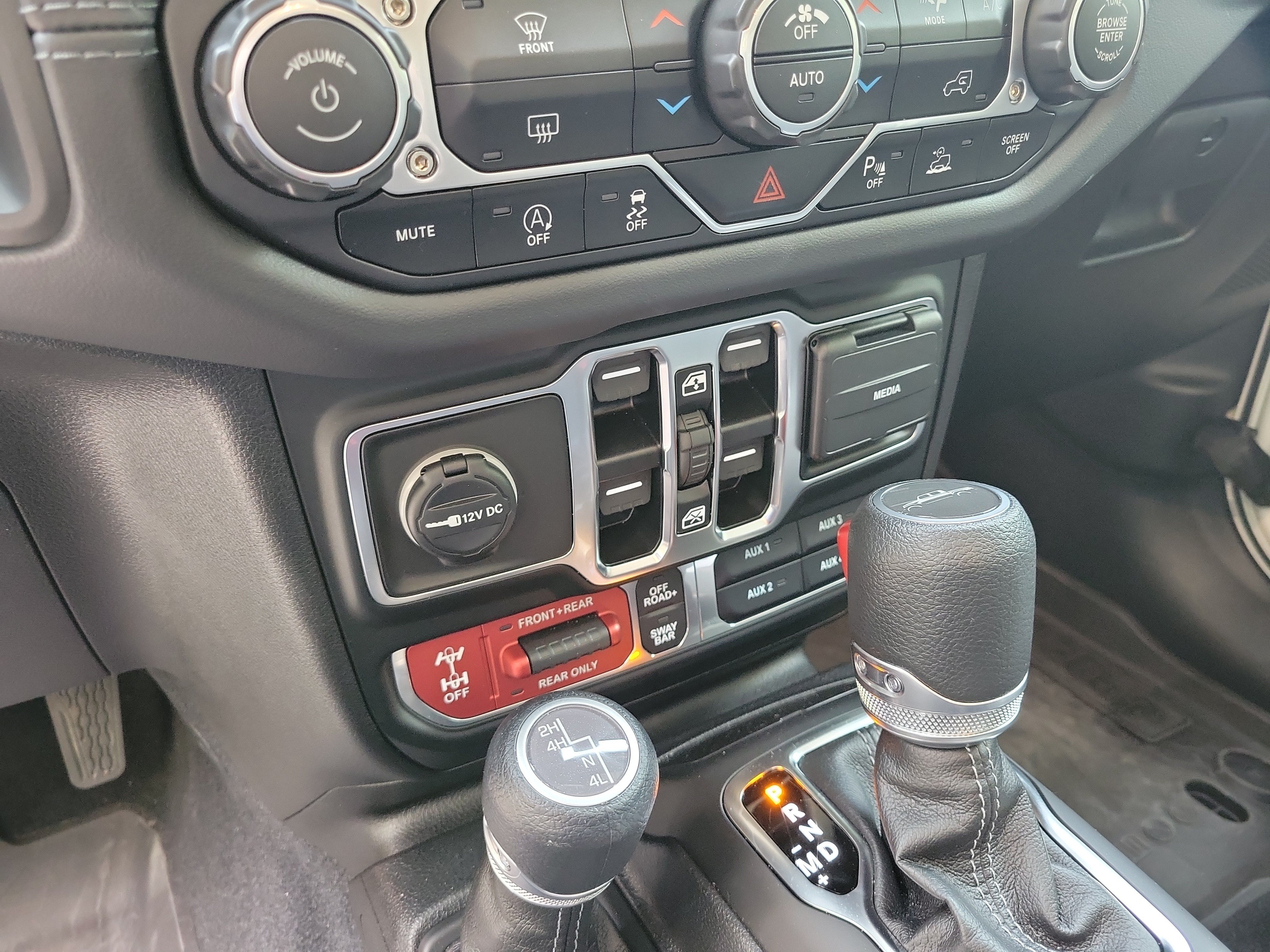 Certified 2025 Jeep Gladiator Rubicon w/ Safety Group AWD/4WD image 19
