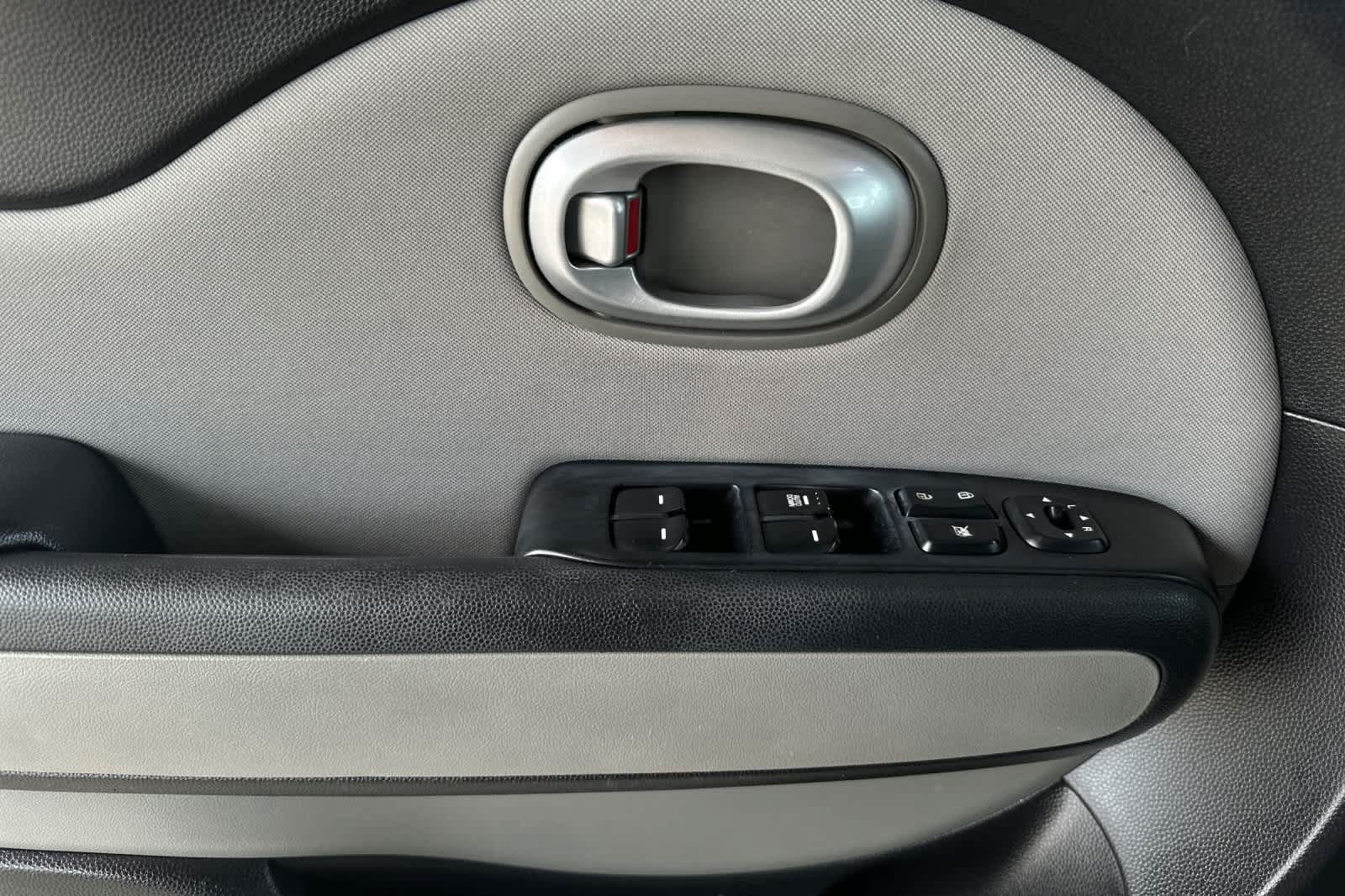 Used 2015 Kia Soul FWD image 12