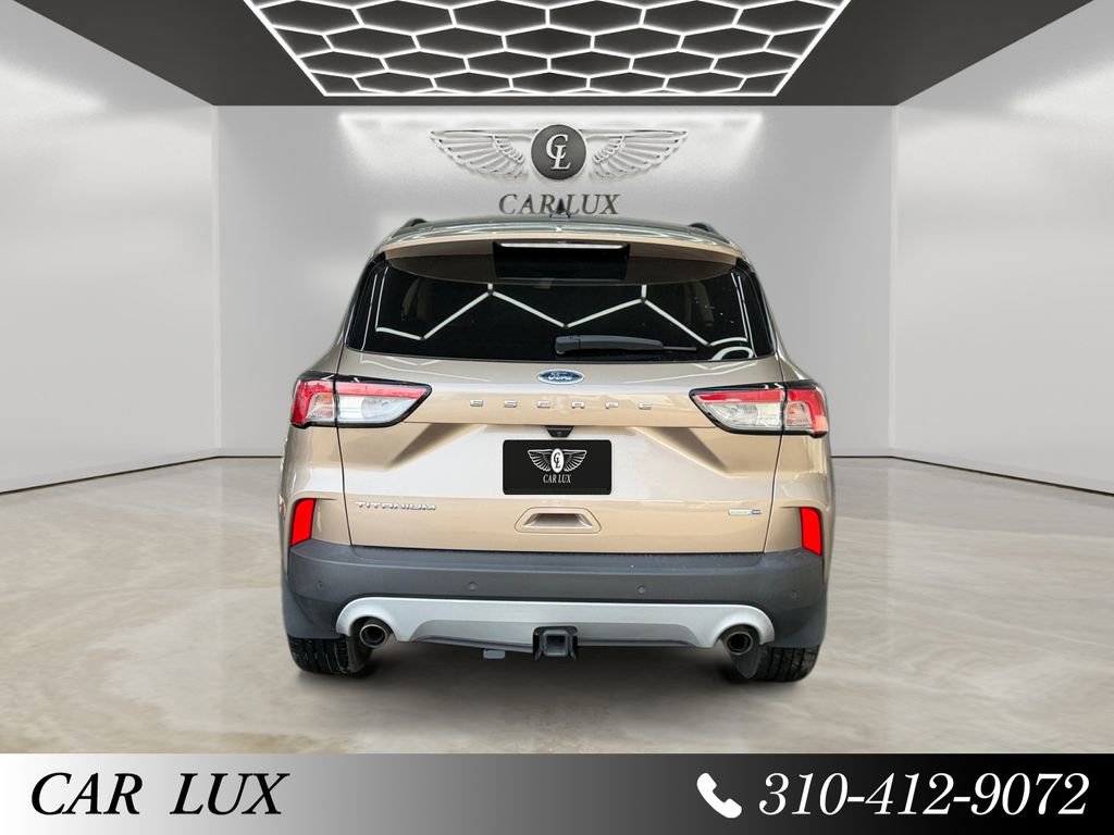 Used 2020 Ford Escape Titanium image 4