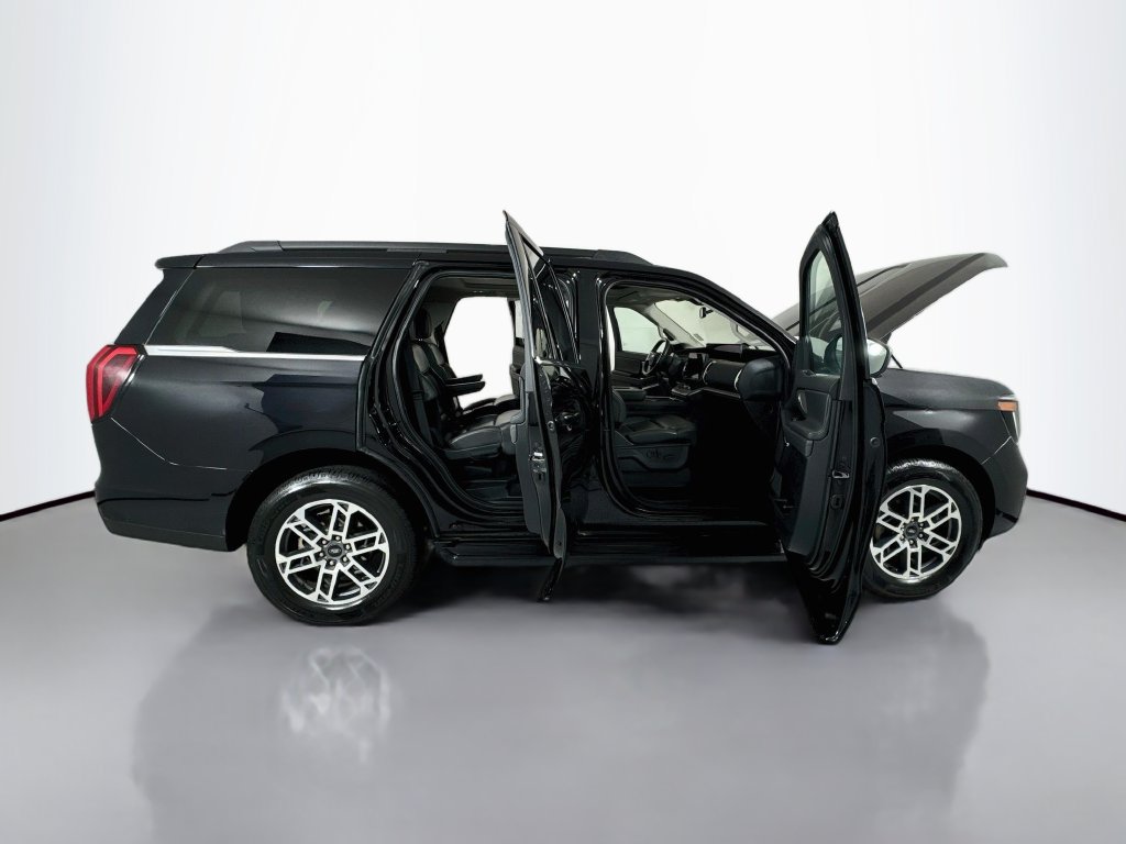 Used 2025 Ford Expedition Active AWD/4WD image 28