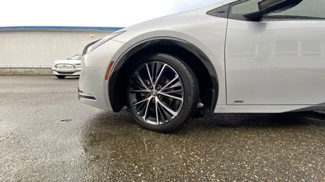 Used 2023 Toyota Prius XLE image 8