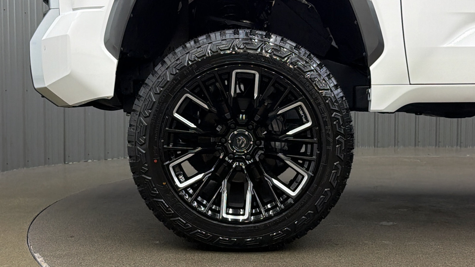 Used 2026 Toyota Tundra Limited AWD/4WD image 10