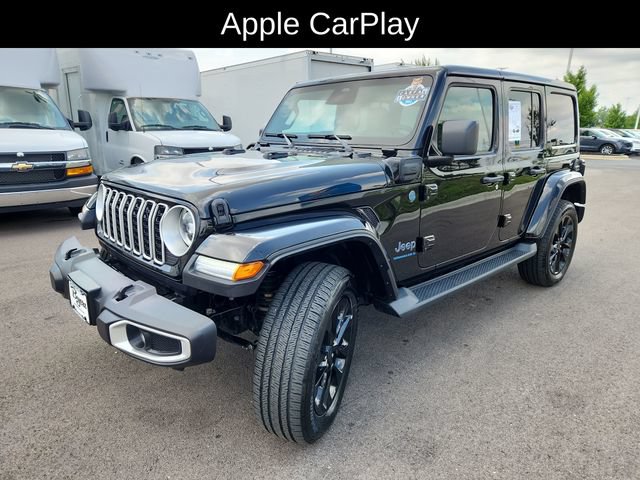 Used 2025 Jeep Wrangler Unlimited Sahara AWD/4WD image 3