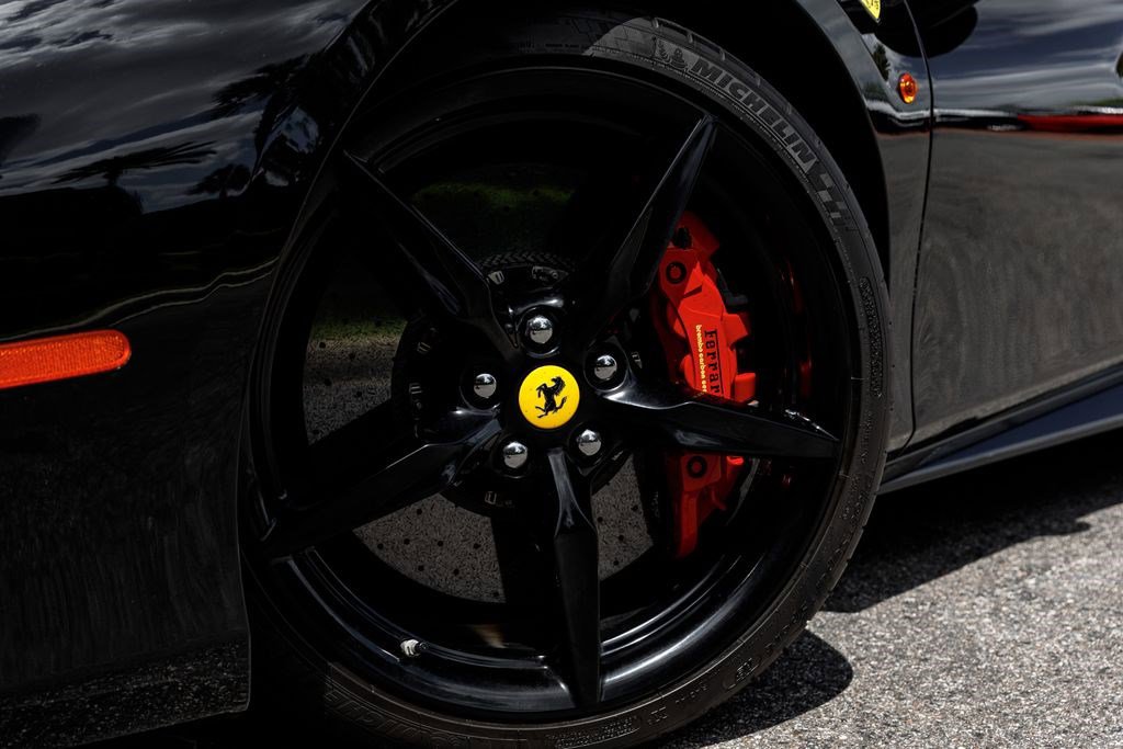 Used 2018 Ferrari 488 Spider image 46