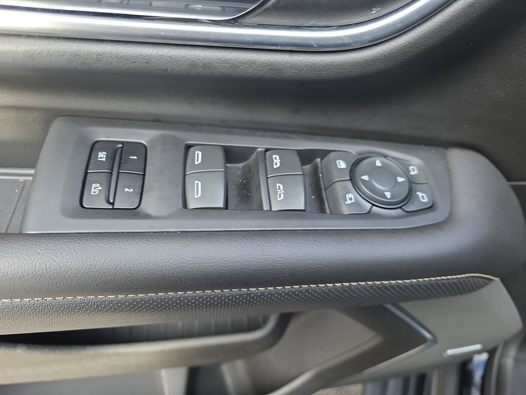 Used 2021 GMC Yukon SLT w/ SLT Luxury Plus Package AWD/4WD image 32
