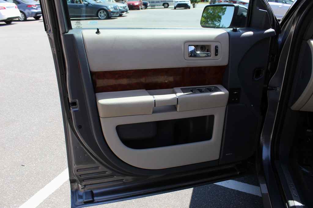 Used 2009 Ford Flex Limited image 11