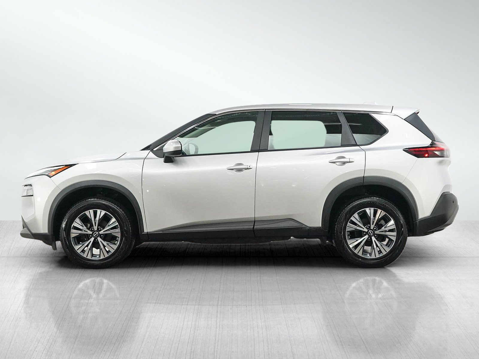 Used 2023 Nissan Rogue SV AWD/4WD image 2