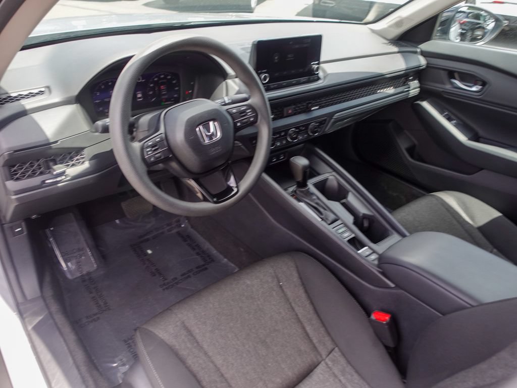 Used 2025 Honda Accord SE image 11