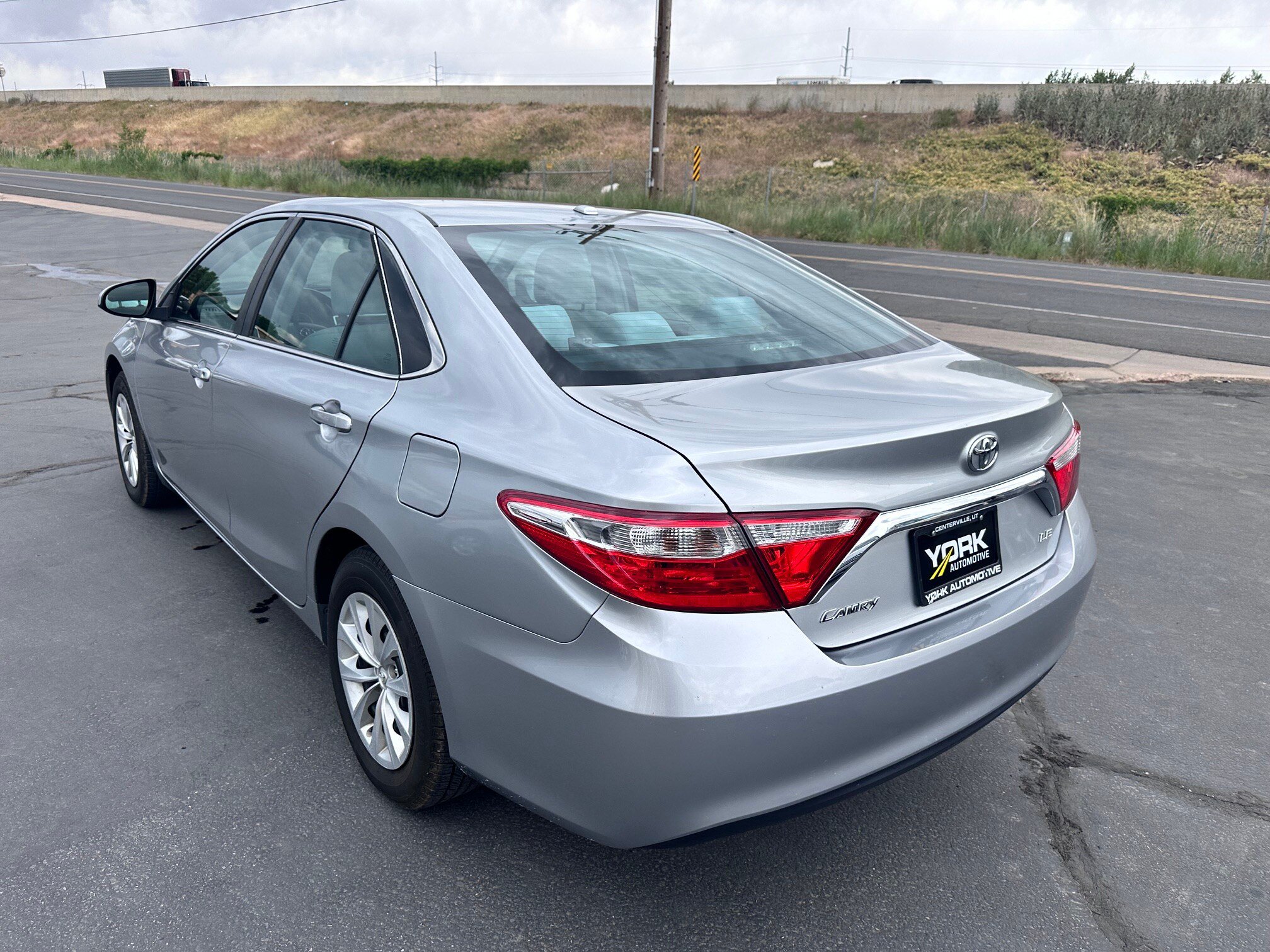 Used 2017 Toyota Camry LE w/ Moonroof Package FWD image 4