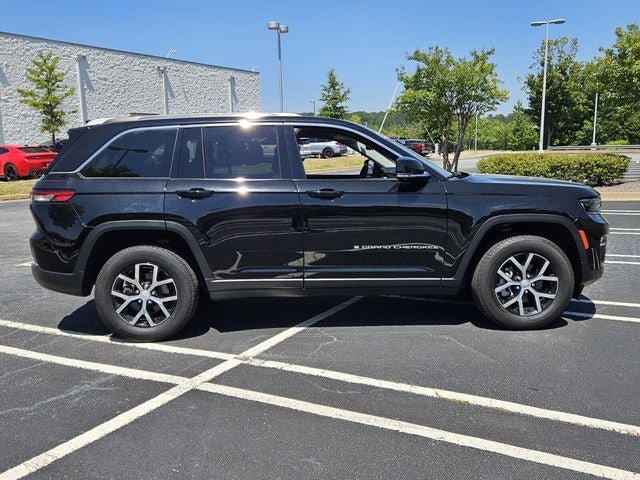 Used 2023 Jeep Grand Cherokee Limited w/ Luxury Tech Group II AWD/4WD image 10