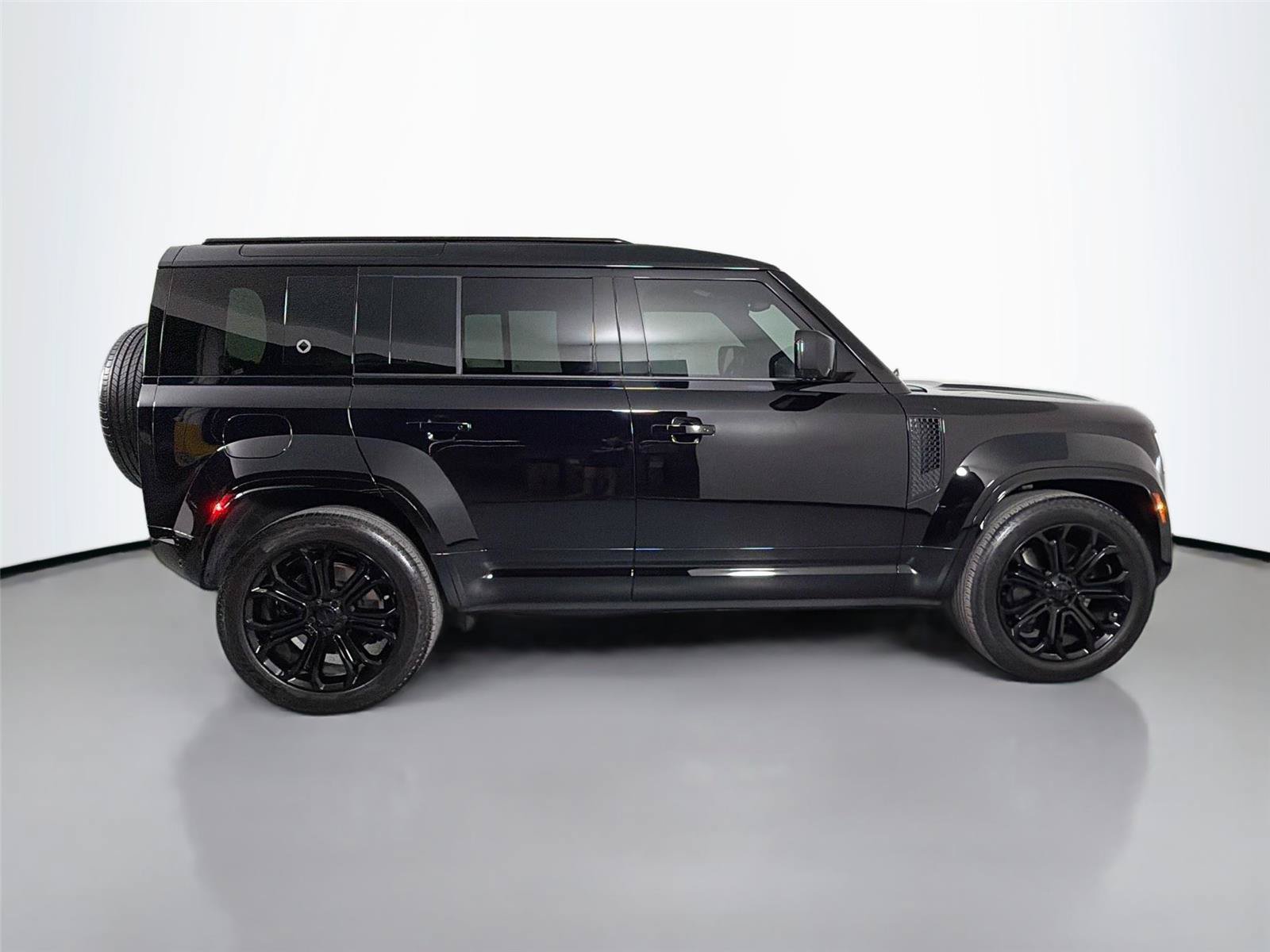 Certified 2026 Land Rover Defender 110 OCTA AWD/4WD image 4