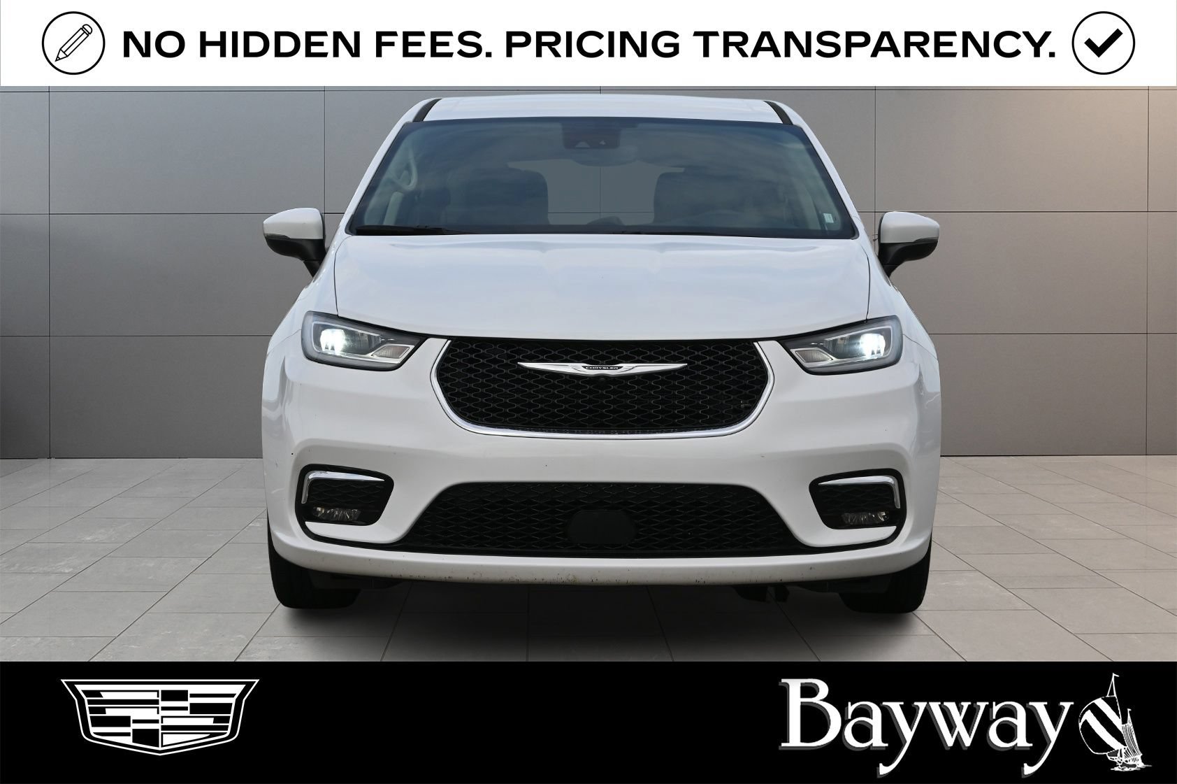 Used 2023 Chrysler Pacifica Touring-L FWD image 2