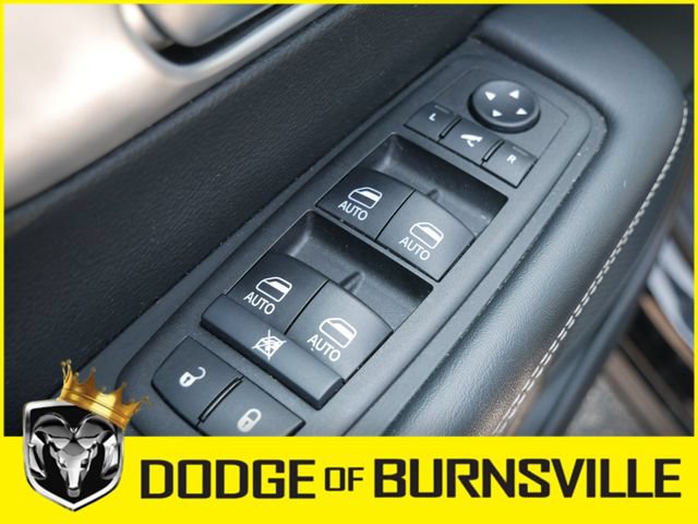 Used 2025 Chrysler Pacifica Limited FWD image 19