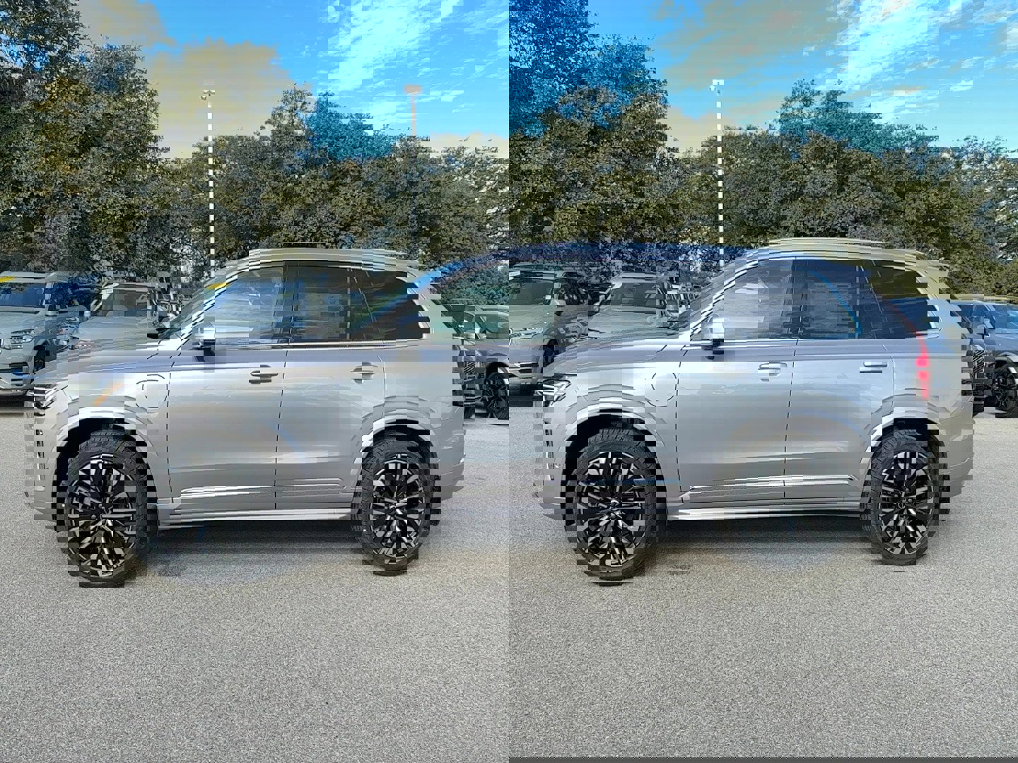 New 2026 Volvo XC90 T8 Ultra w/ Lounge Package image 3