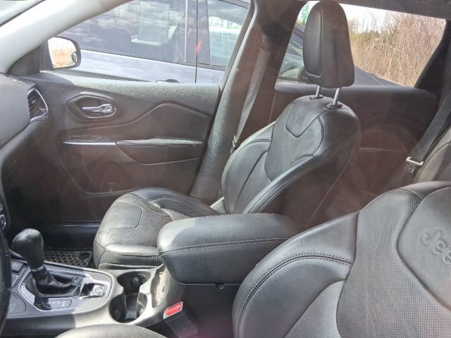 Used 2019 Jeep Cherokee Limited image 10