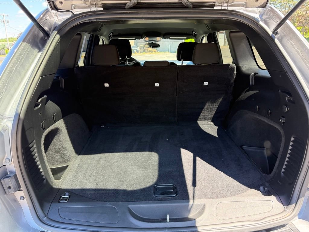 Used 2019 Jeep Grand Cherokee Laredo AWD/4WD image 12