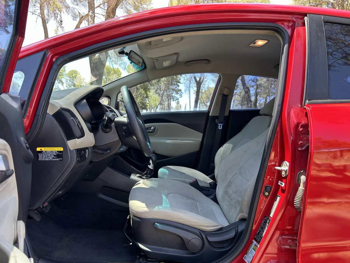 Used 2013 Kia Rio LX image 19