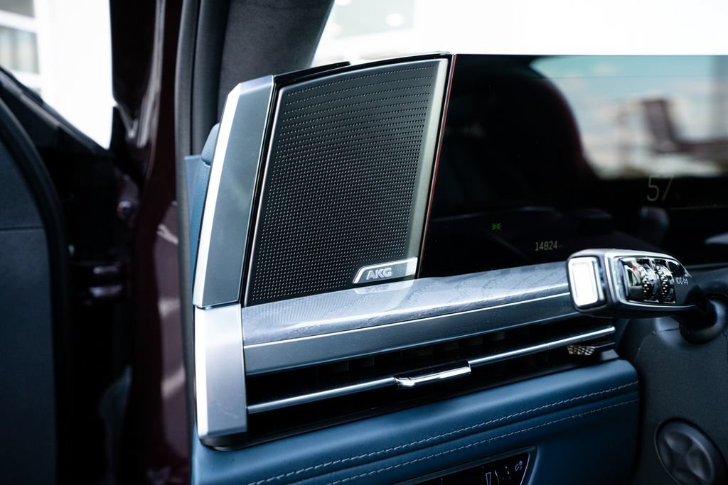 Used 2025 Cadillac Escalade IQ Luxury 2 w/ LPO, Premium Carpet Package AWD/4WD image 30