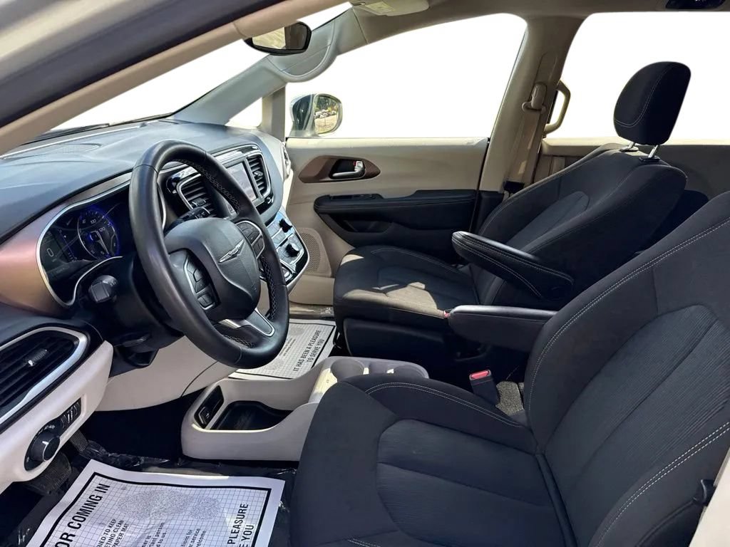 Used 2023 Chrysler Voyager LX FWD image 12