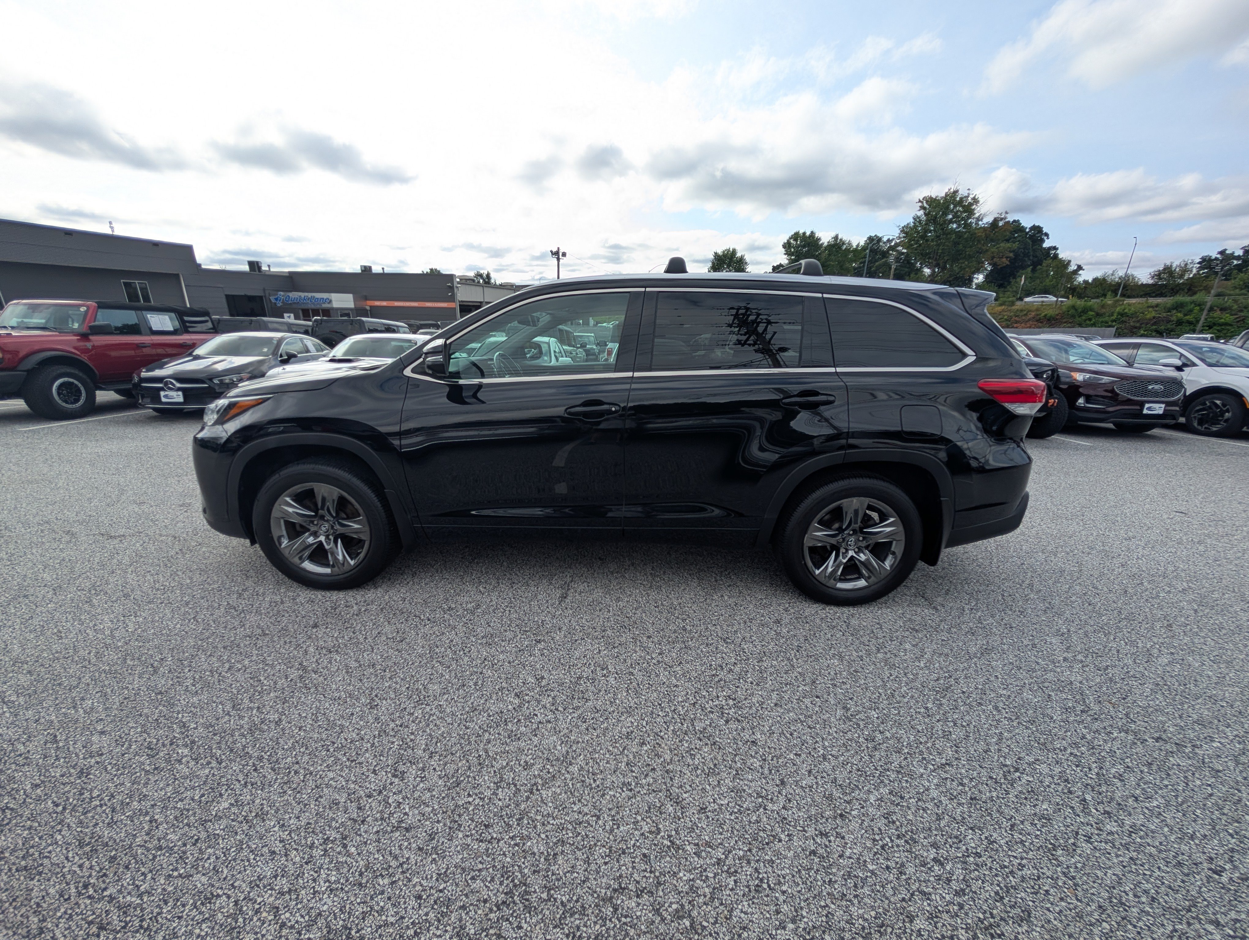 Used 2017 Toyota Highlander Limited Platinum AWD/4WD image 3