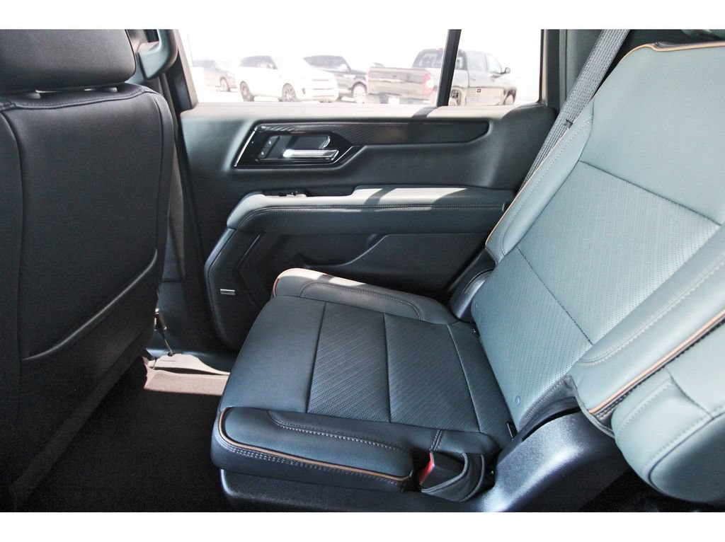 Used 2025 GMC Yukon AT4 w/ AT4 Premium Package AWD/4WD image 12