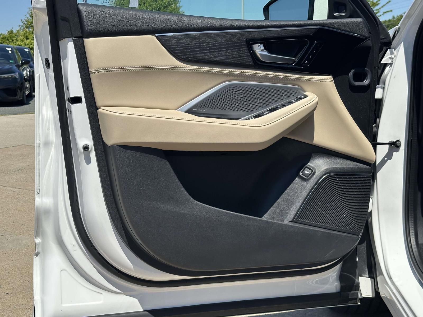 Certified 2025 Acura MDX SH-AWD w/ Advance Package image 16