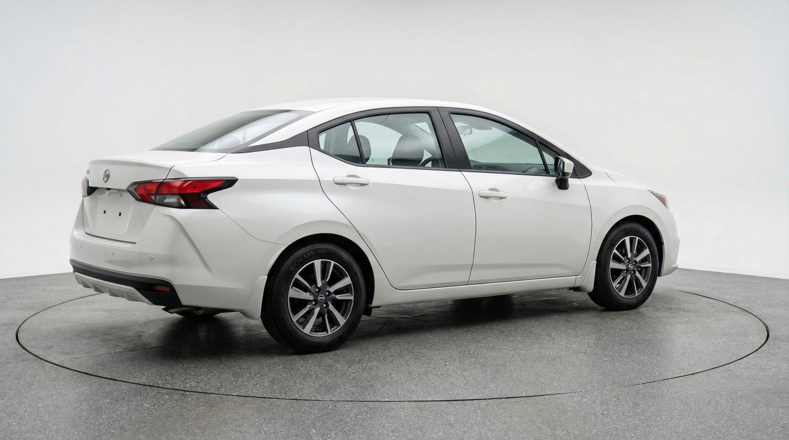 Used 2025 Nissan Versa SV image 9