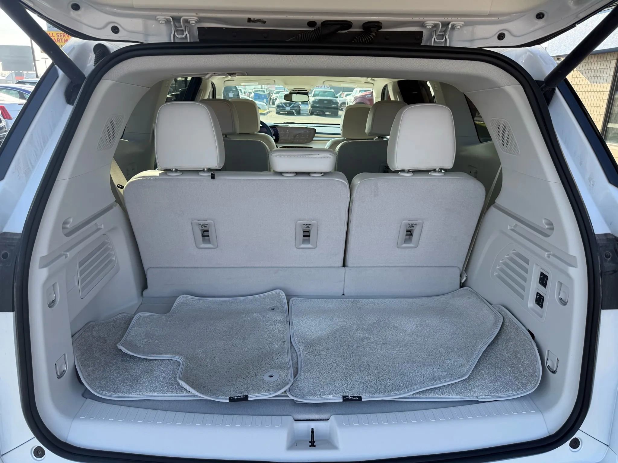 Used 2025 Buick Enclave Avenir w/ Trailering Package, 5000 lbs. image 27