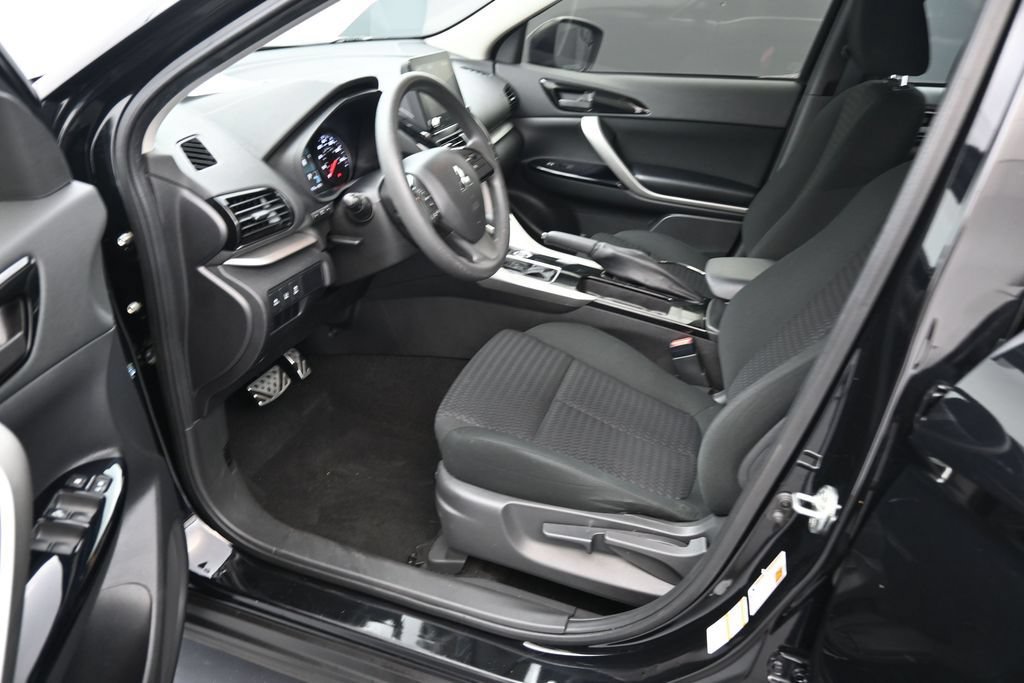 Used 2022 Mitsubishi Eclipse Cross LE AWD/4WD image 17
