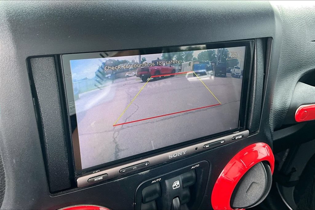 Used 2015 Jeep Wrangler Unlimited Sahara w/ Connectivity Group AWD/4WD image 27