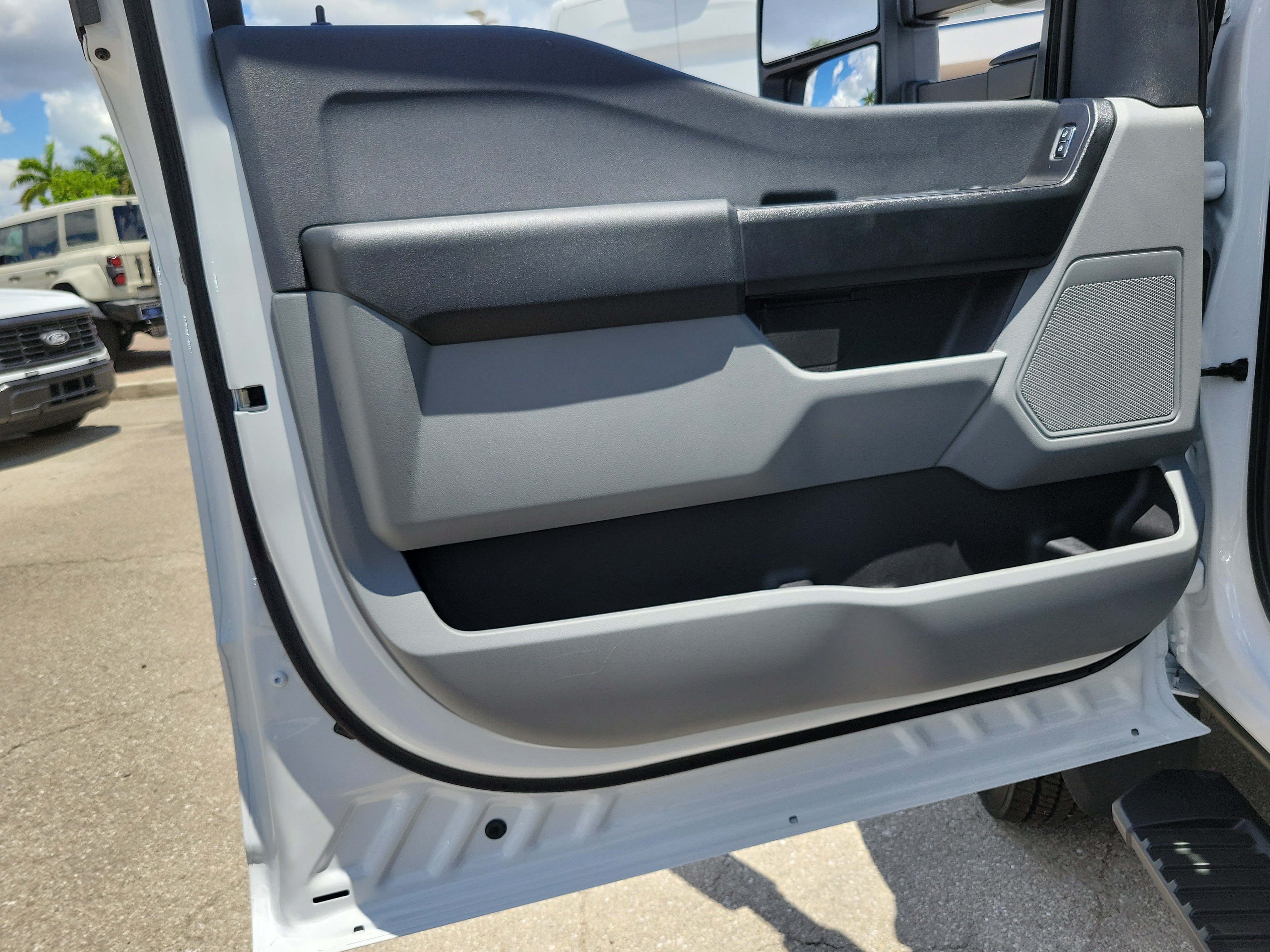New 2026 Ford F550 4x4 Regular Cab Super Duty w/ XL Chrome Package image 15