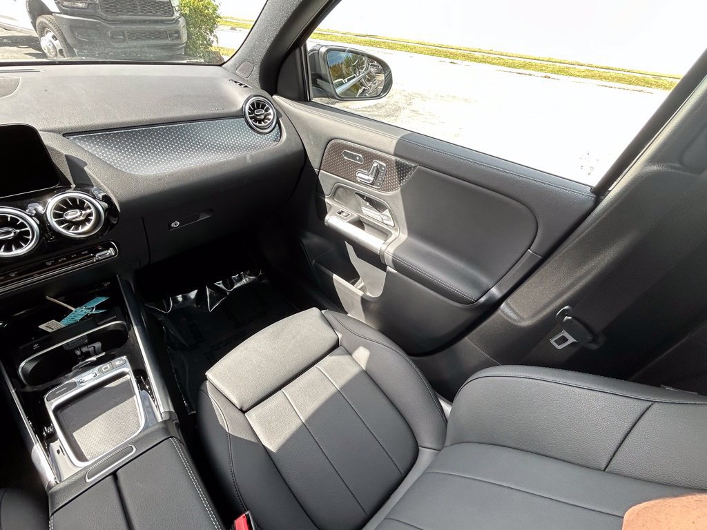 Used 2025 Mercedes-Benz GLA 250 4MATIC image 11