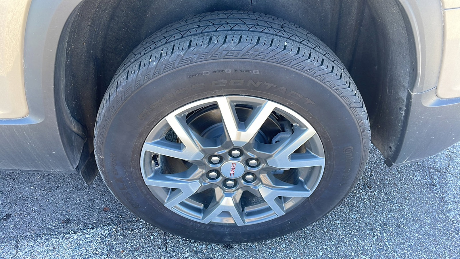 Used 2023 GMC Acadia SLE w/ Driver Convenience Package image 7