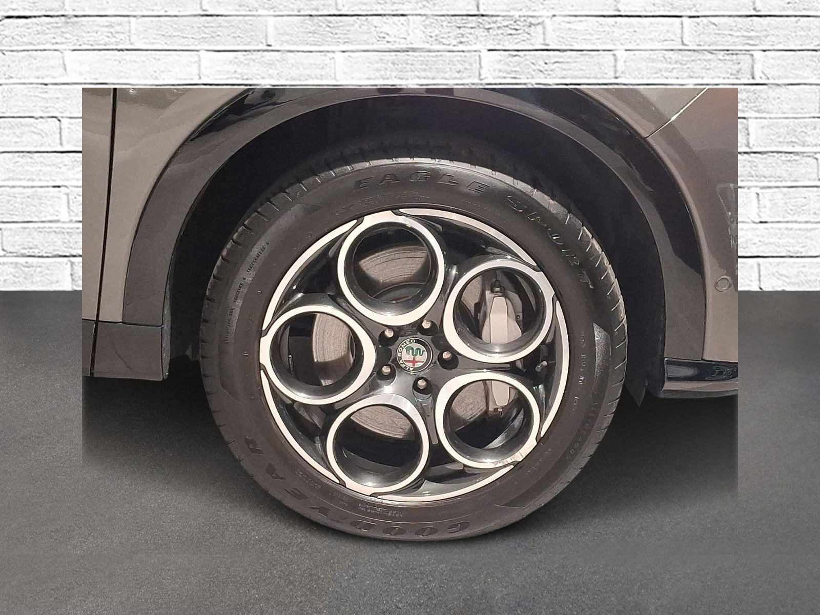 Used 2024 Alfa Romeo Tonale Ti image 9