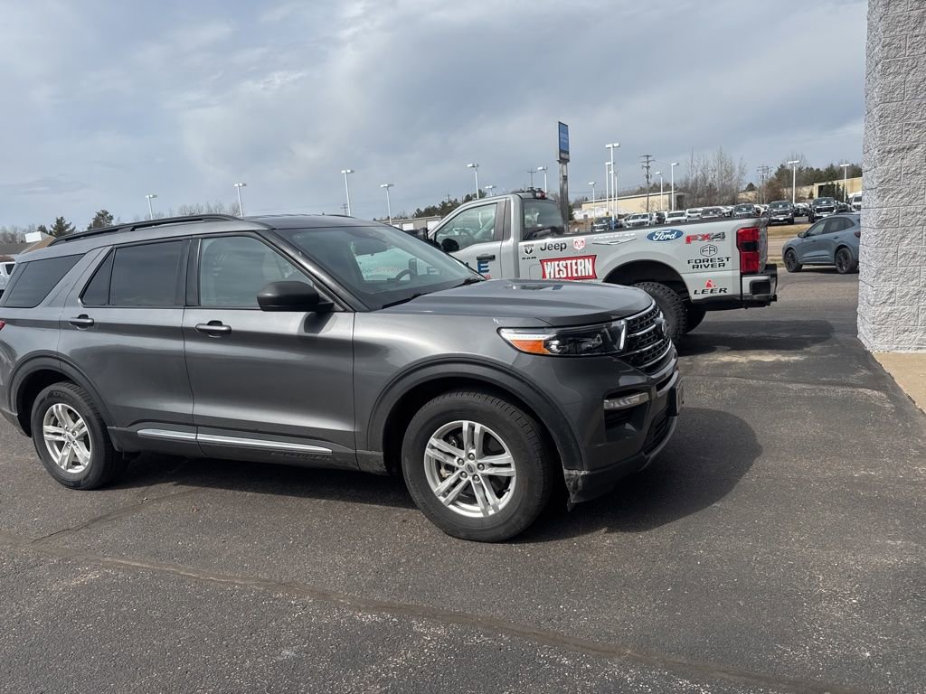 Used 2023 Ford Explorer XLT w/ Equipment Group 202A image 2