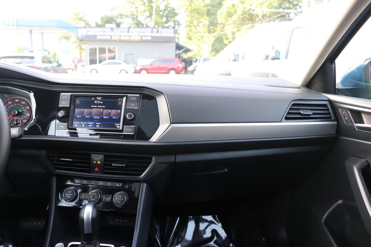 Used 2020 Volkswagen Jetta SE FWD image 18
