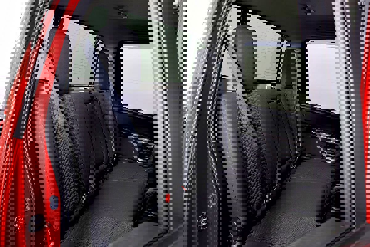 Used 2015 Nissan Titan SV image 35