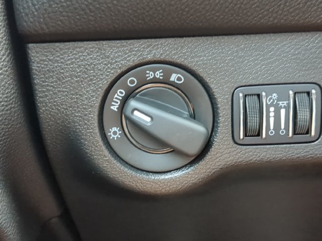 Used 2023 Dodge Challenger R/T RWD image 27