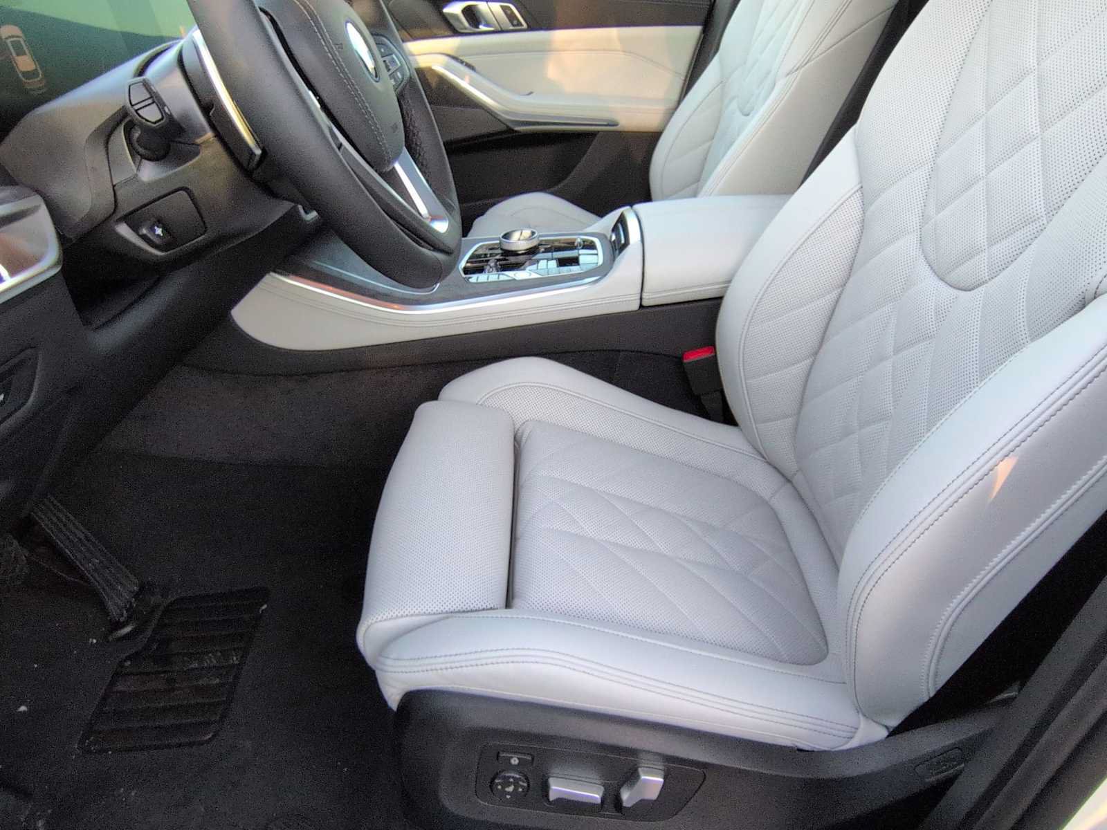 Used 2026 BMW X5 xDrive50e w/ Executive Package AWD/4WD image 17