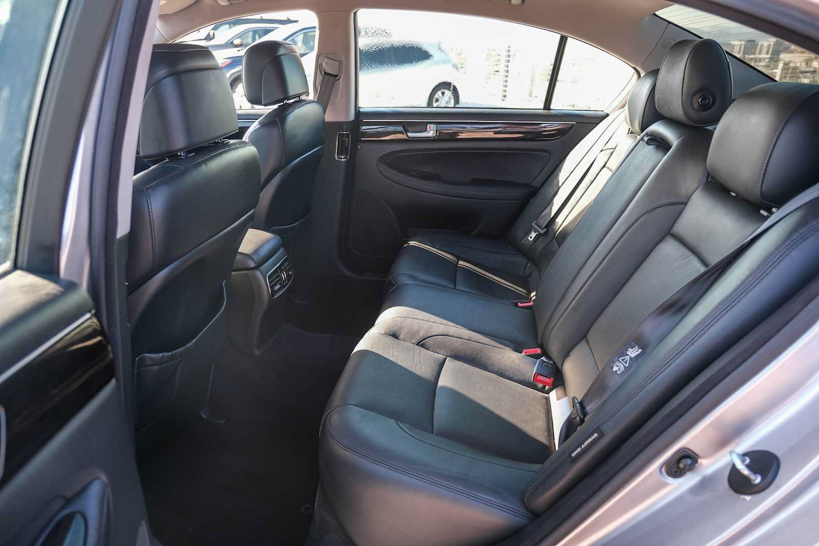 Used 2013 Hyundai Genesis 3.8 RWD image 19