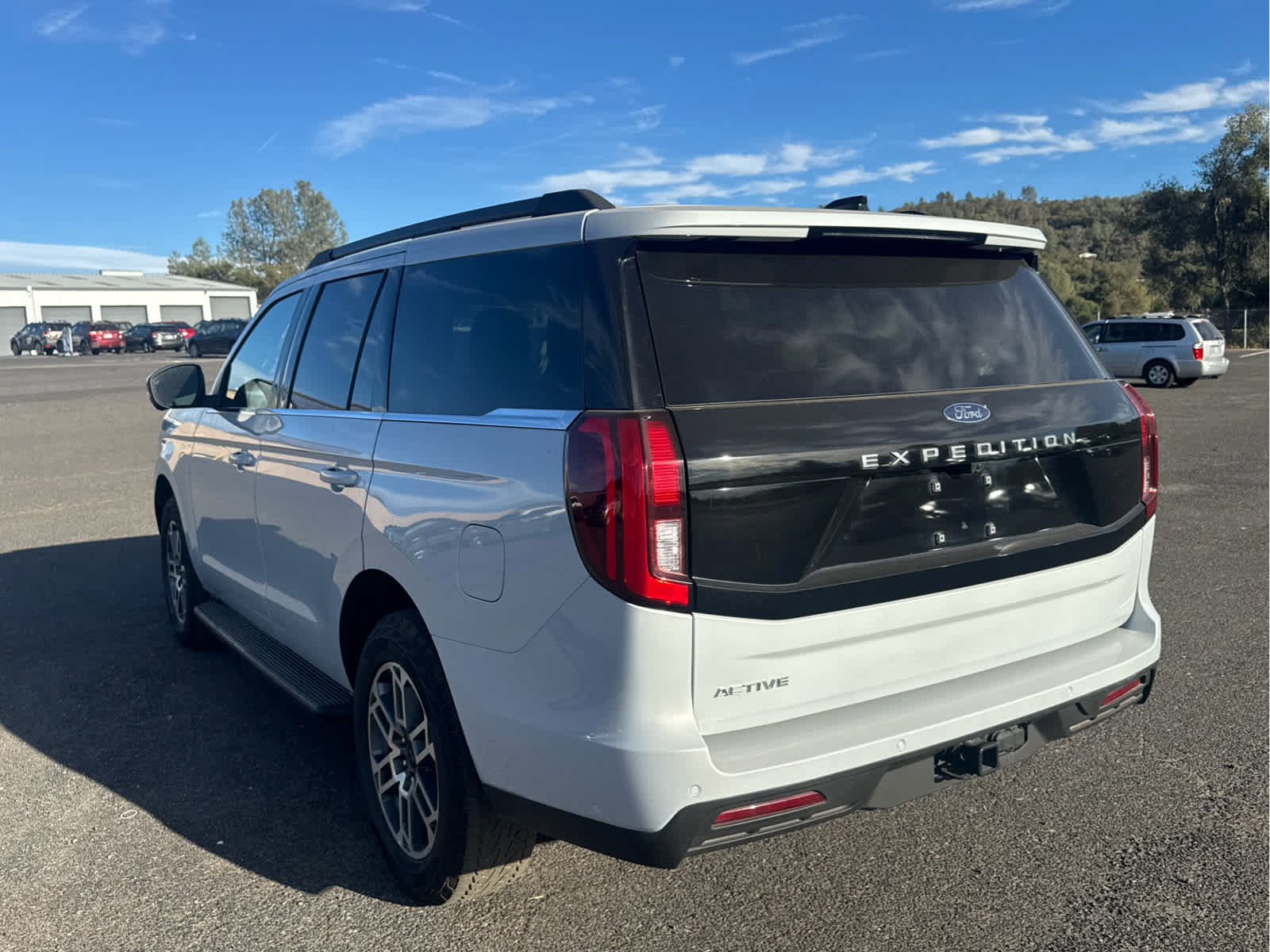 Used 2025 Ford Expedition Active AWD/4WD image 7