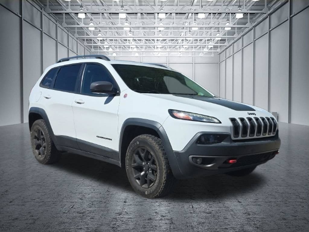 Used 2017 Jeep Cherokee Trailhawk AWD/4WD image 10