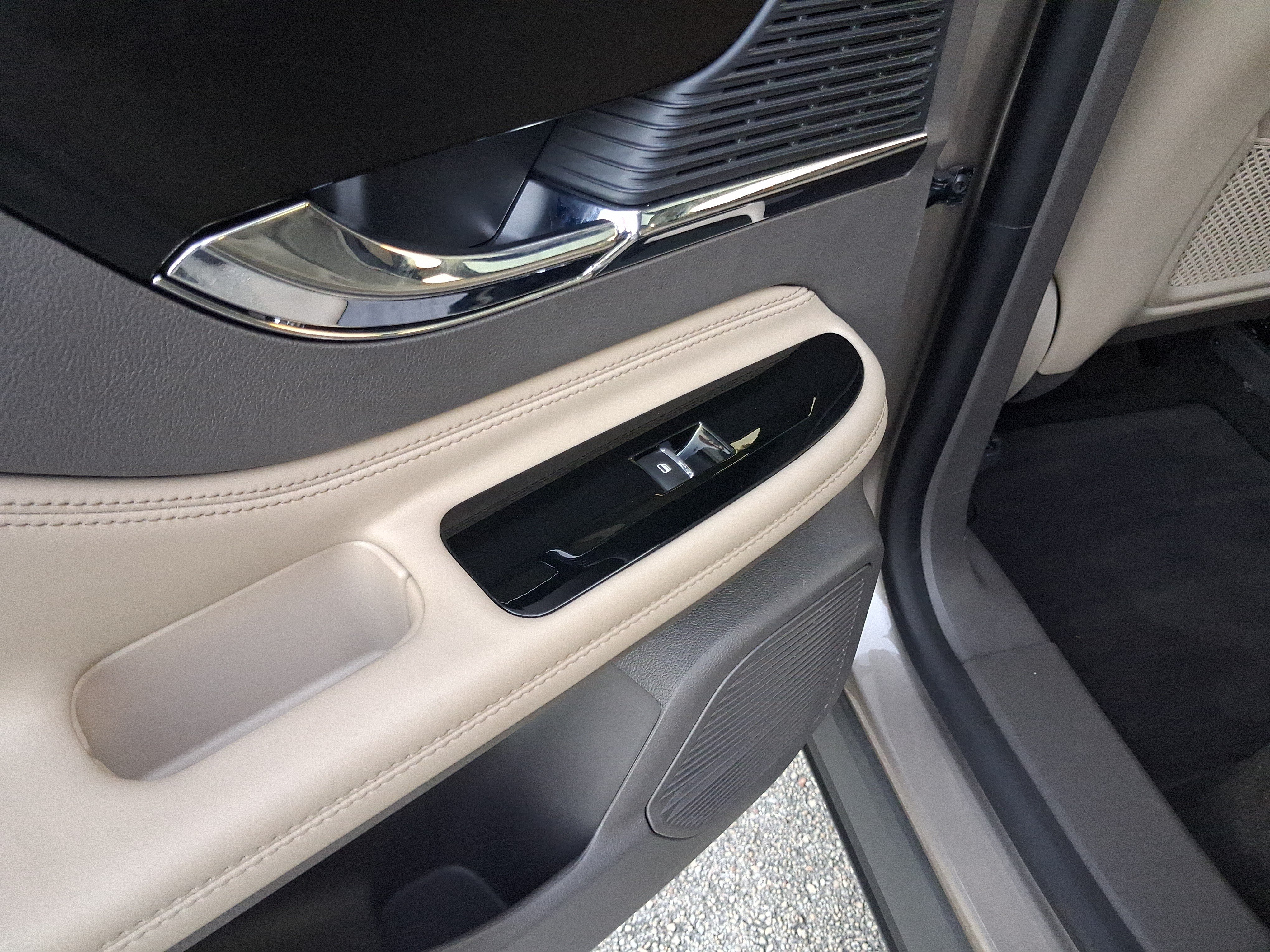 Certified 2021 Lincoln Corsair FWD w/ Premium Package image 10