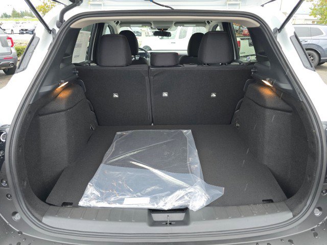 New 2026 Nissan Kicks SV w/ Cold Weather Package image 16