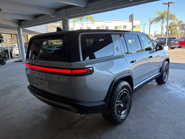 Used 2025 Rivian R1S Adventure Dual AWD/4WD image 3